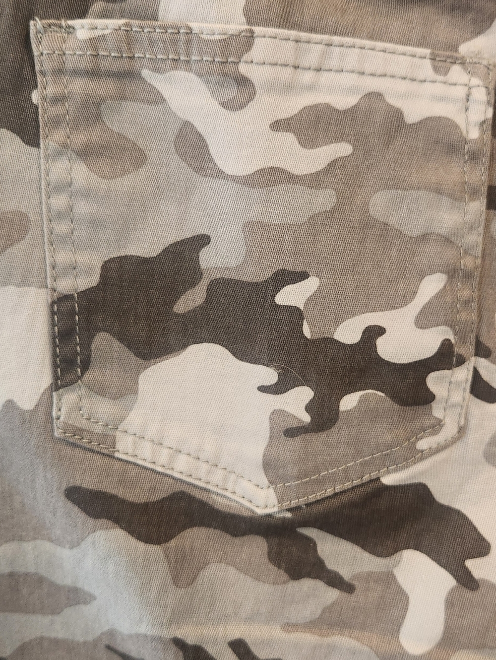 No Boundaries Gray Camo Jogger Pants - Picture 7 of 7
